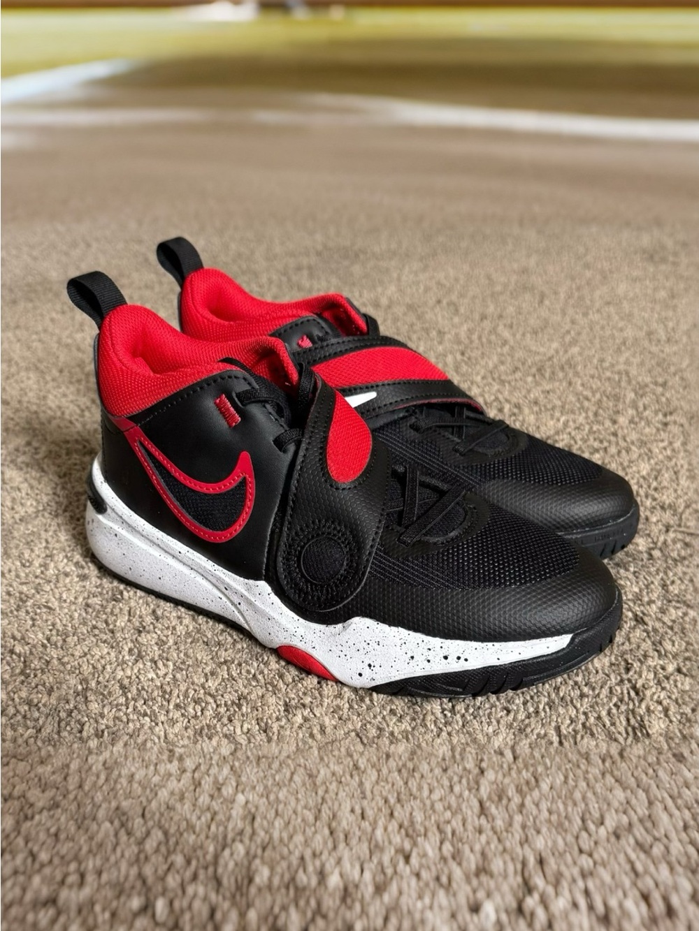 Nike Team Hustle D 11 GS Black White Kids Size 5Y New